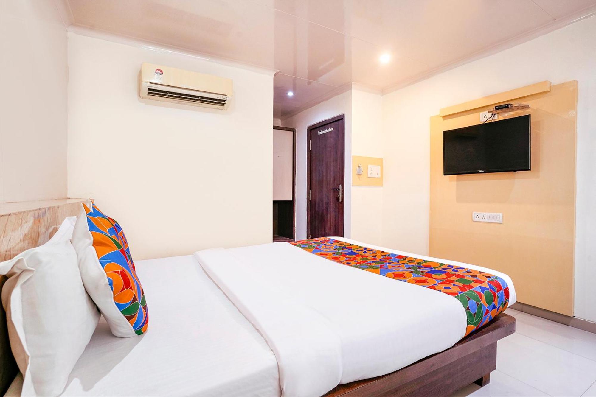 Fabhotel Everest Vashi Экстерьер фото