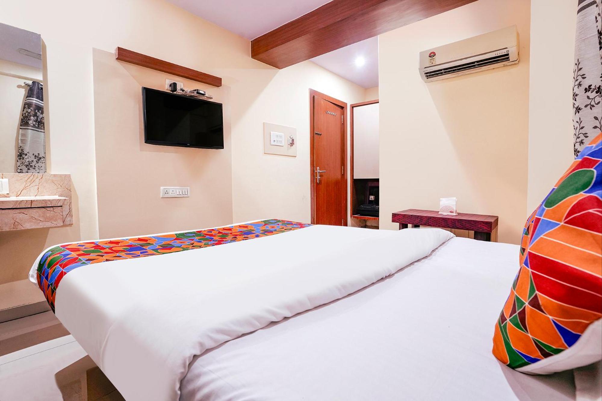 Fabhotel Everest Vashi Экстерьер фото