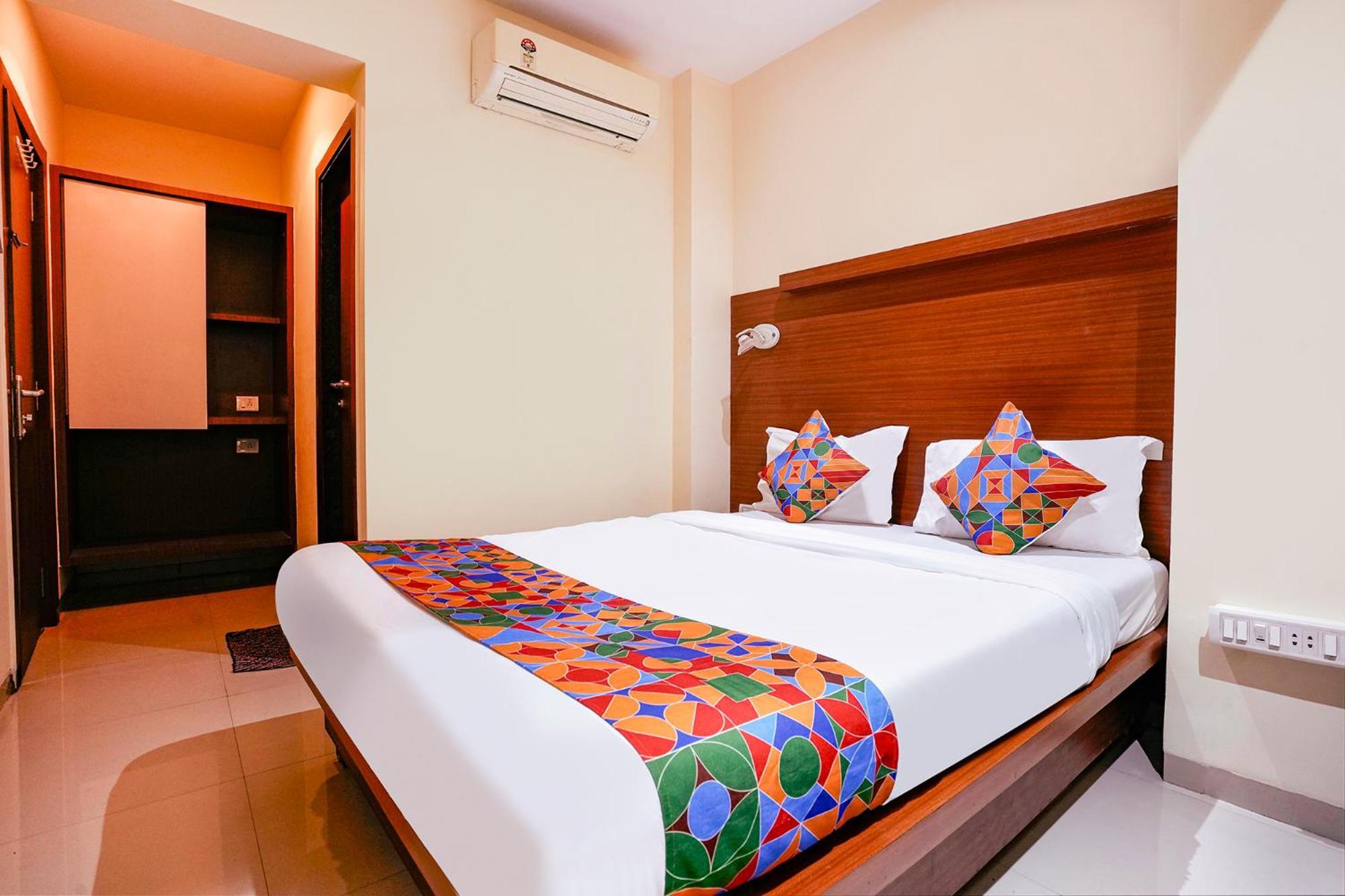 Fabhotel Everest Vashi Экстерьер фото